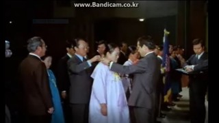 1974.10.25. 경제분야 발전과 국민복지 향상에 이바지한 공로를 인정 받아(저축대상) 국민훈장 동백장 …